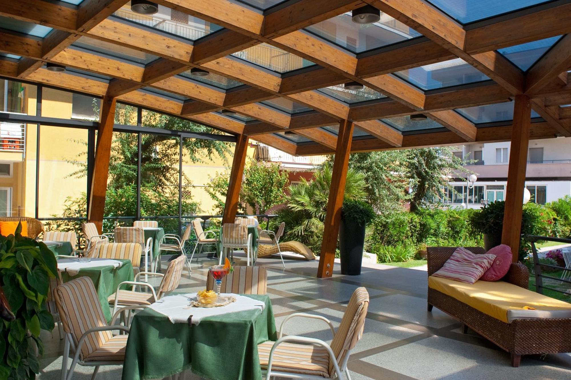 Hotel Olimpia 벨레지아아지마리나 외부 사진